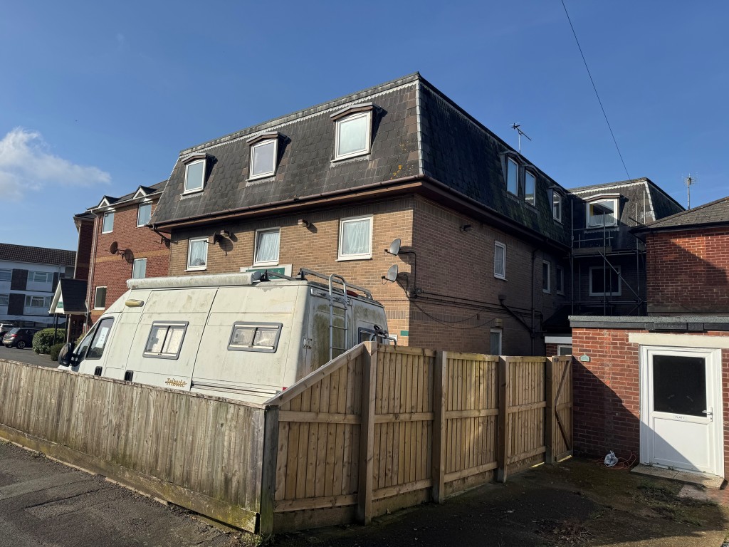 Lot: 174 - TWO-BEDROOM FLAT FOR OVER 55 YEAR OLDS - ALLOCATED PARKING SPACE - Alternative Street View